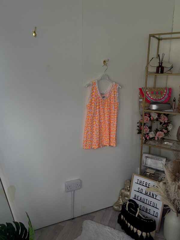 Neon Leo vest - Image 4