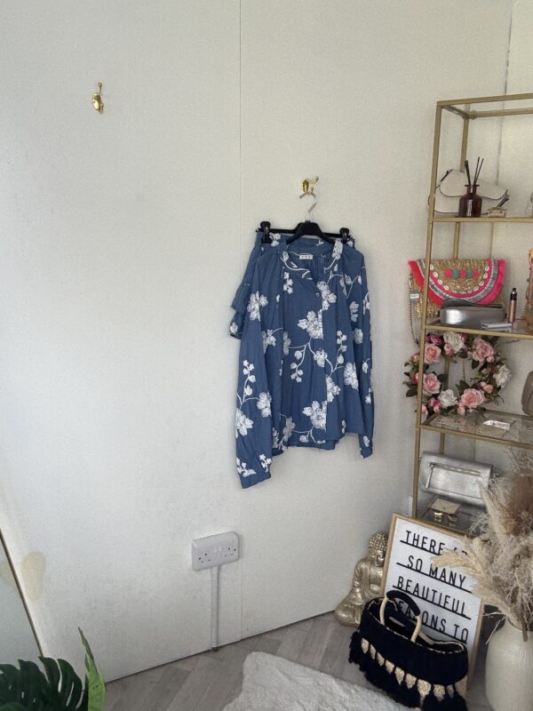 Lottie embroidered set - Image 6