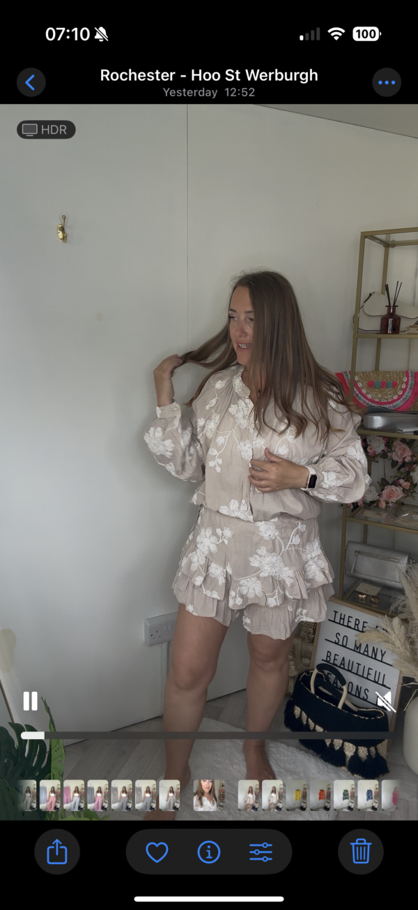 Lottie embroidered set - Image 3