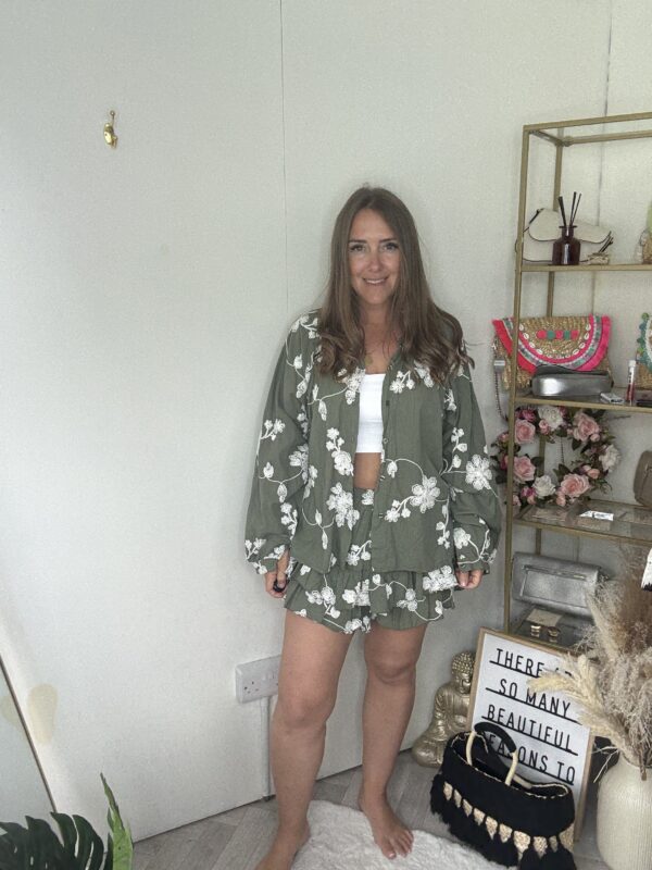 Lottie embroidered set - Image 12