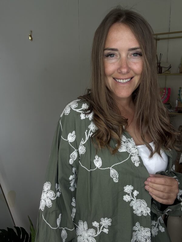 Lottie embroidered set - Image 11
